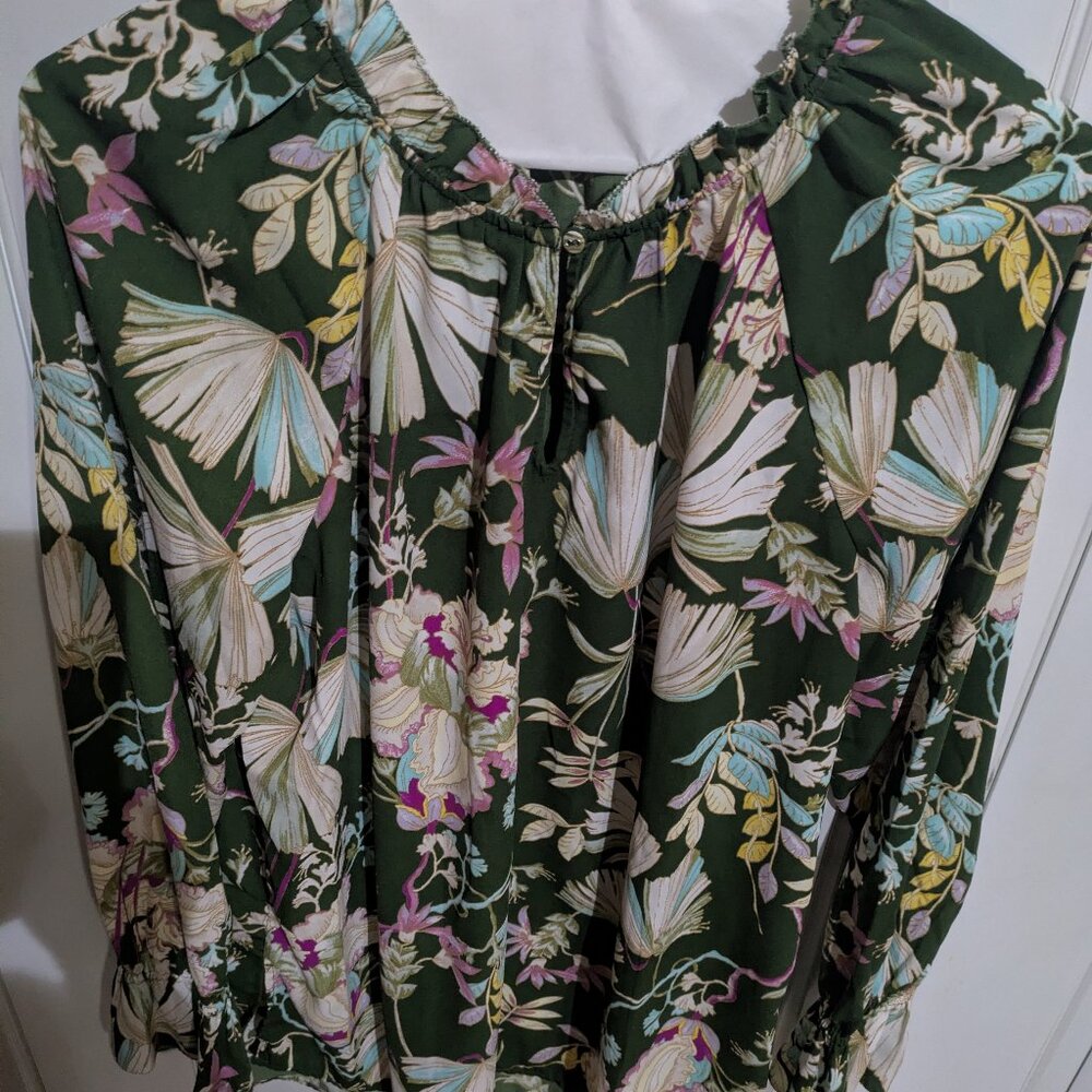 ~NWOT Women's blouse